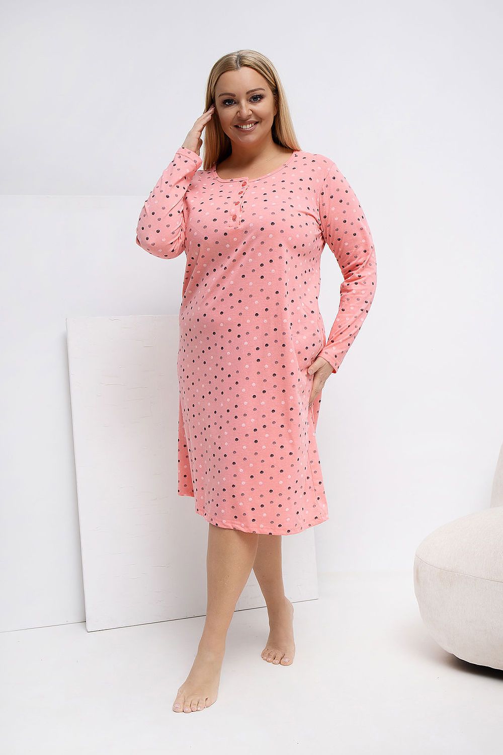  Koszula Nocna Plus Size Model DU-KN-FP-607.04P-brzoskwiniowy - Forever Pink 