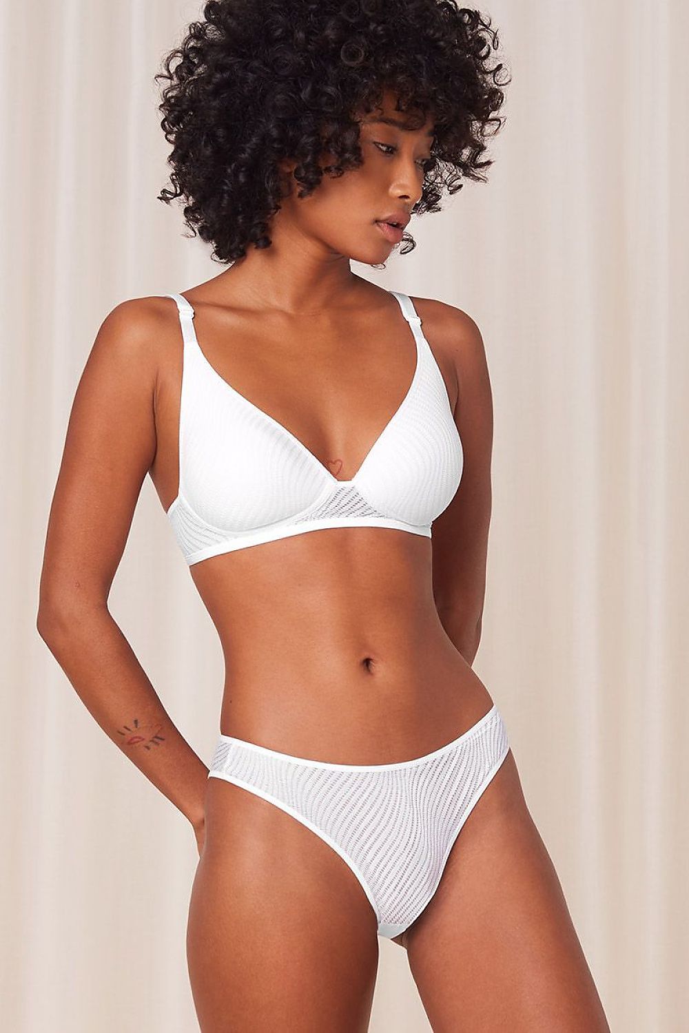  Figi Model Harmony Spotlight Tai 01 10217051 232006 White - Triumph 