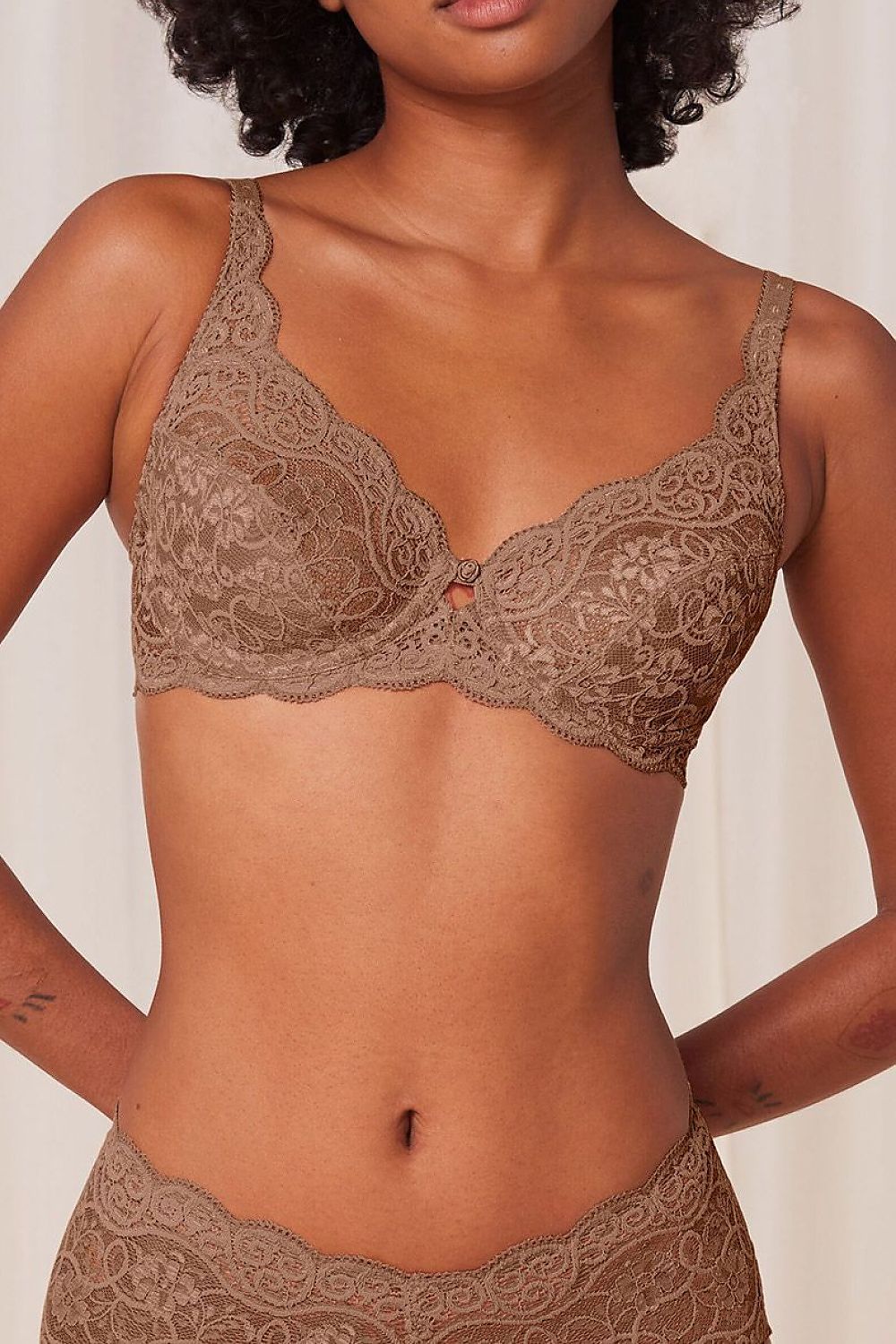  Biustonosz Soft Model Amourette 300 10166797 189294 Beige - Triumph 