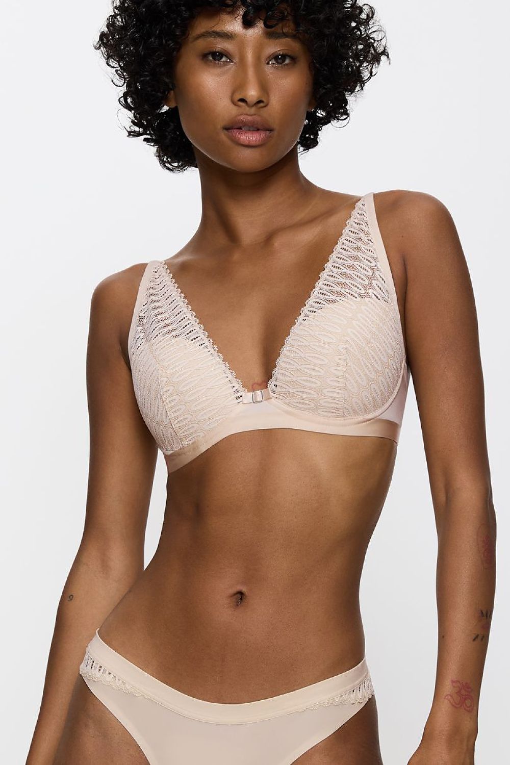  Stringi Model Aura Spotlight High Leg string 10207998 165593 Cream - Triumph 
